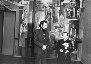 В. Г. Харлов и Е. З. Кошкина на фоне росписи